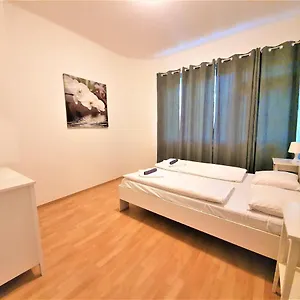 https://epstein-apartments.praguehotelsweb.com